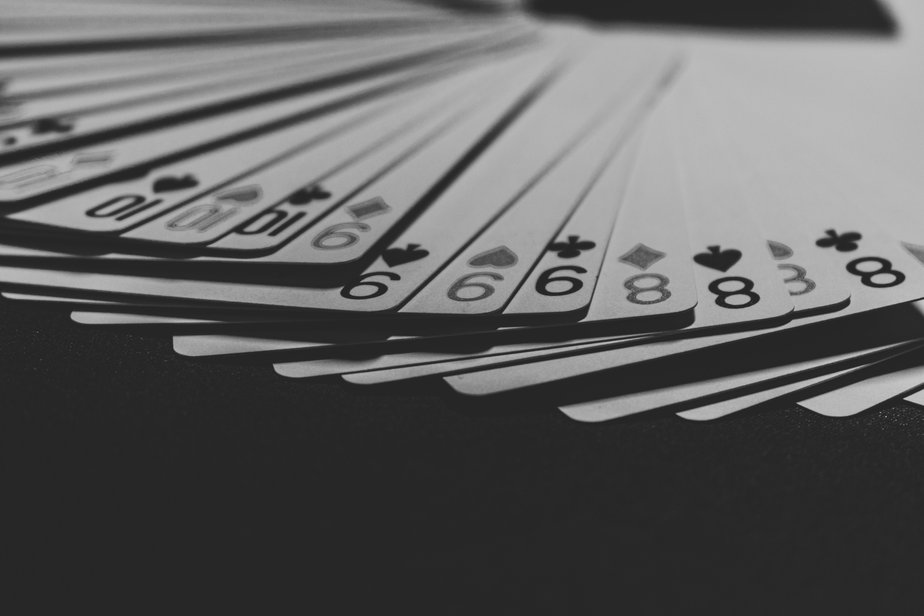 How Live Dealers Transformed Online Casinos